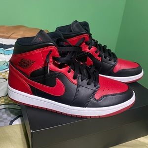 Jordan 1 mid (banned) size 8.5